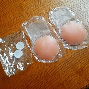 NWOT Adhesive Nipple Cover w Lift